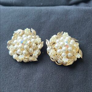 Vintage set of snap back earrings